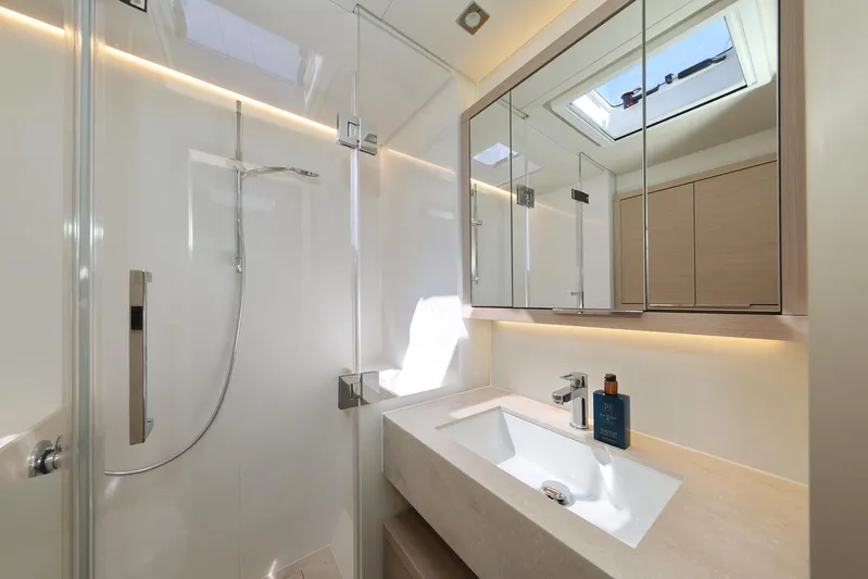 Saliska Yacht Photos Pics 