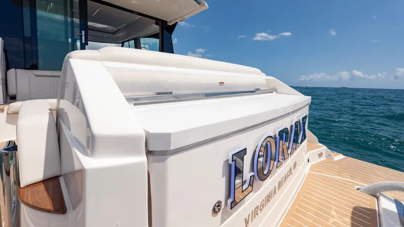  Yacht Photos Pics 2024 Tiara Yachts 48 LE on ocean, showcasing luxury design and craftsmanship.