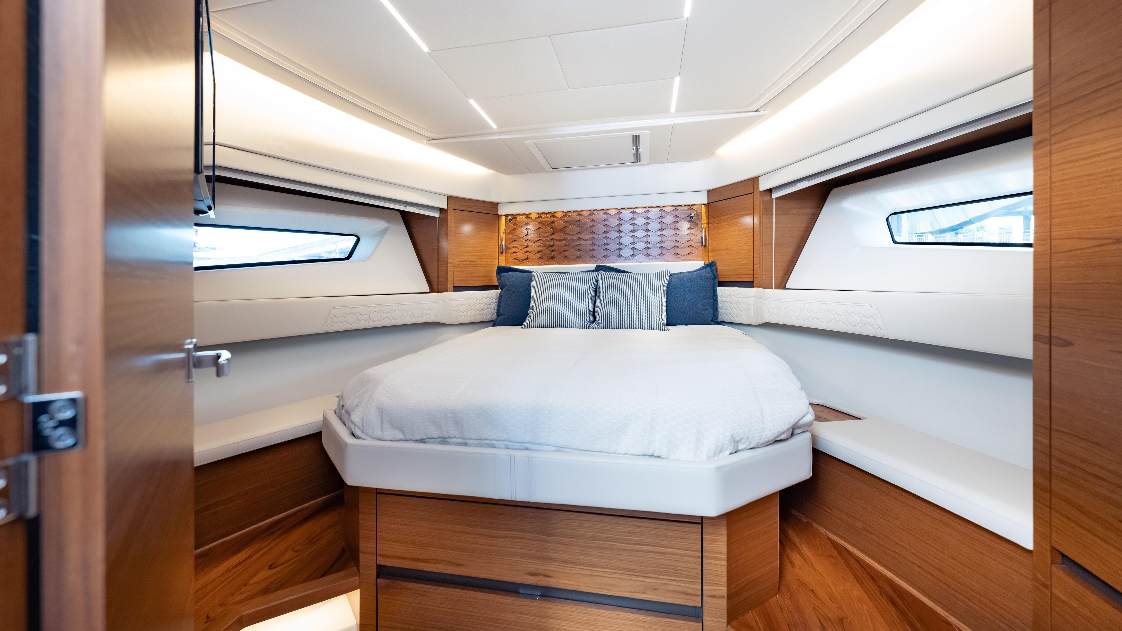 2024 Tiara Yachts 48 