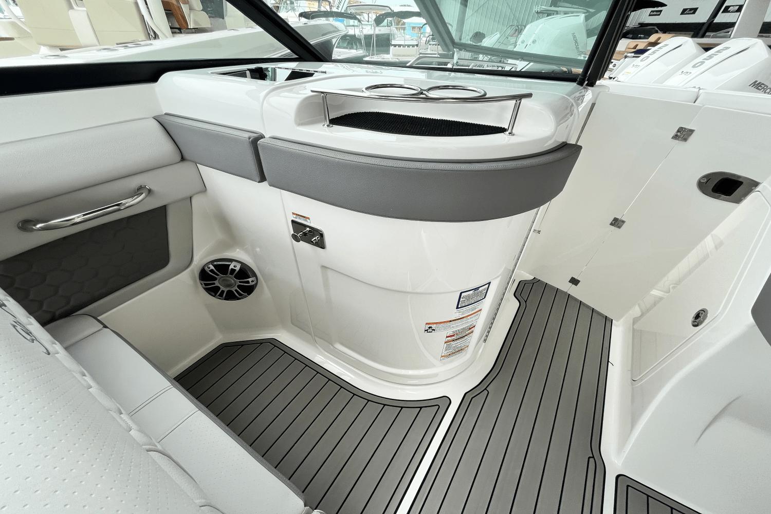 2024 Sea Ray SDX 270 Outboard Runabout for sale - YachtWorld
