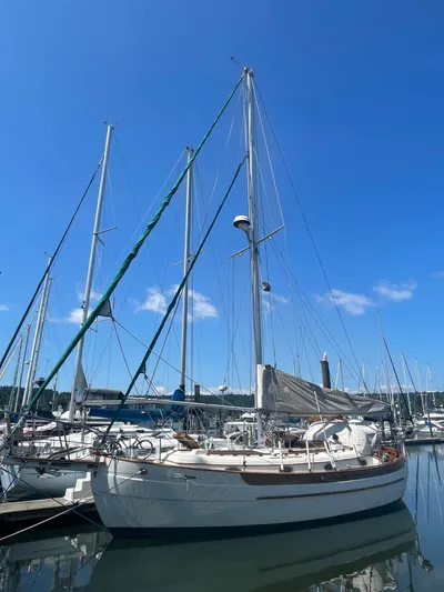 Mi Velero Yacht Photos Pics 1985 Hans Christian 33T sailboat docked in a marina under clear blue skies.