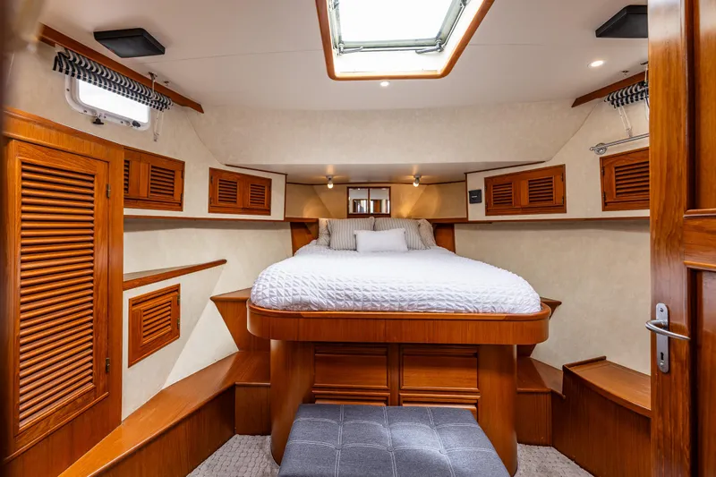 Am&eacute;lie Yacht Photos Pics Luxurious cabin interior of 1997 Offshore Yachts 52 Sedan with wood accents and cozy bed.