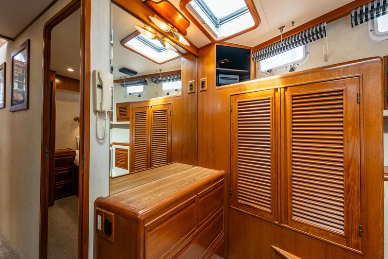 Am&eacute;lie Yacht Photos Pics Interior of 1997 Offshore Yachts 52 Sedan with wooden cabinetry and skylights.