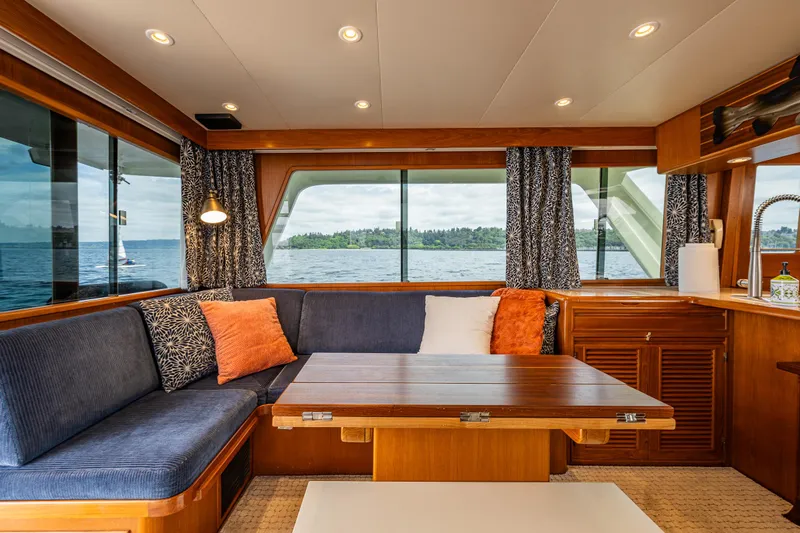 Am&eacute;lie Yacht Photos Pics Interior of 1997 Offshore Yachts 52 Sedan with cozy seating and ocean view.