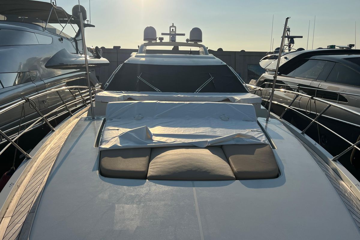 2006 Azimut 78 