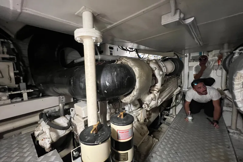 Rus&egrave; Yacht Photos Pics Engine room of 2006 Azimut 86 Sport yacht with two people inspecting machinery.