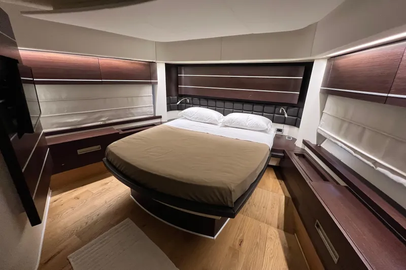 Rus&egrave; Yacht Photos Pics Luxurious bedroom interior of 2006 Azimut 86 Sport yacht with modern design elements.