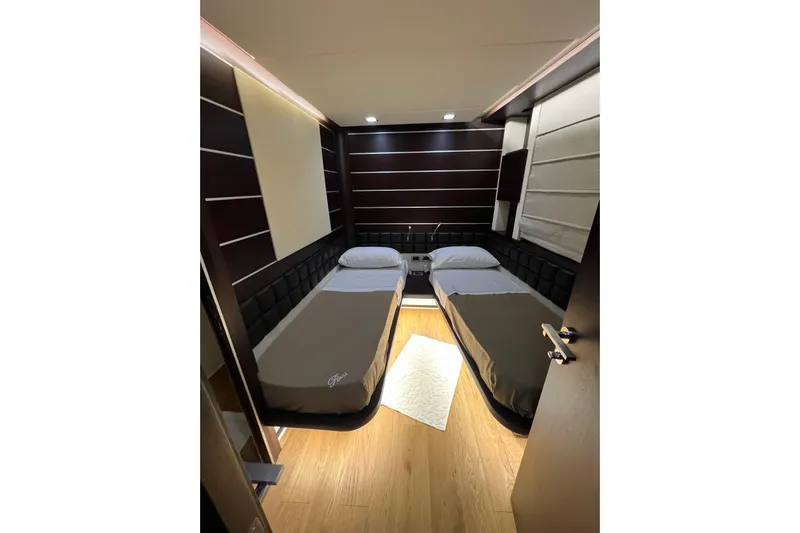 Rus&egrave; Yacht Photos Pics Luxurious twin bedroom in 2006 Azimut 86 Sport yacht, featuring modern design and cozy ambiance.