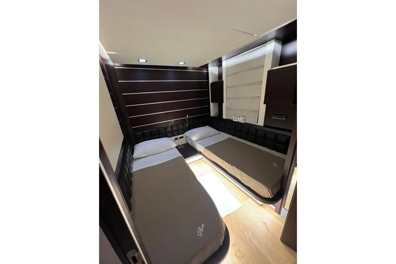 Rus&egrave; Yacht Photos Pics Luxurious cabin interior of 2006 Azimut 86 Sport yacht with twin beds.