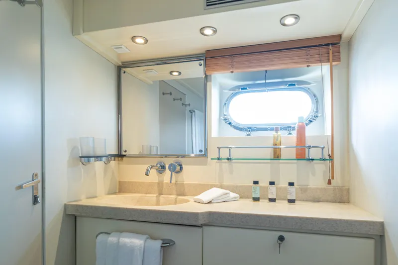 Anonymous Yacht Photos Pics Luxurious yacht bathroom with modern fixtures, Hellenic Shipyards Custom, 1981 model.