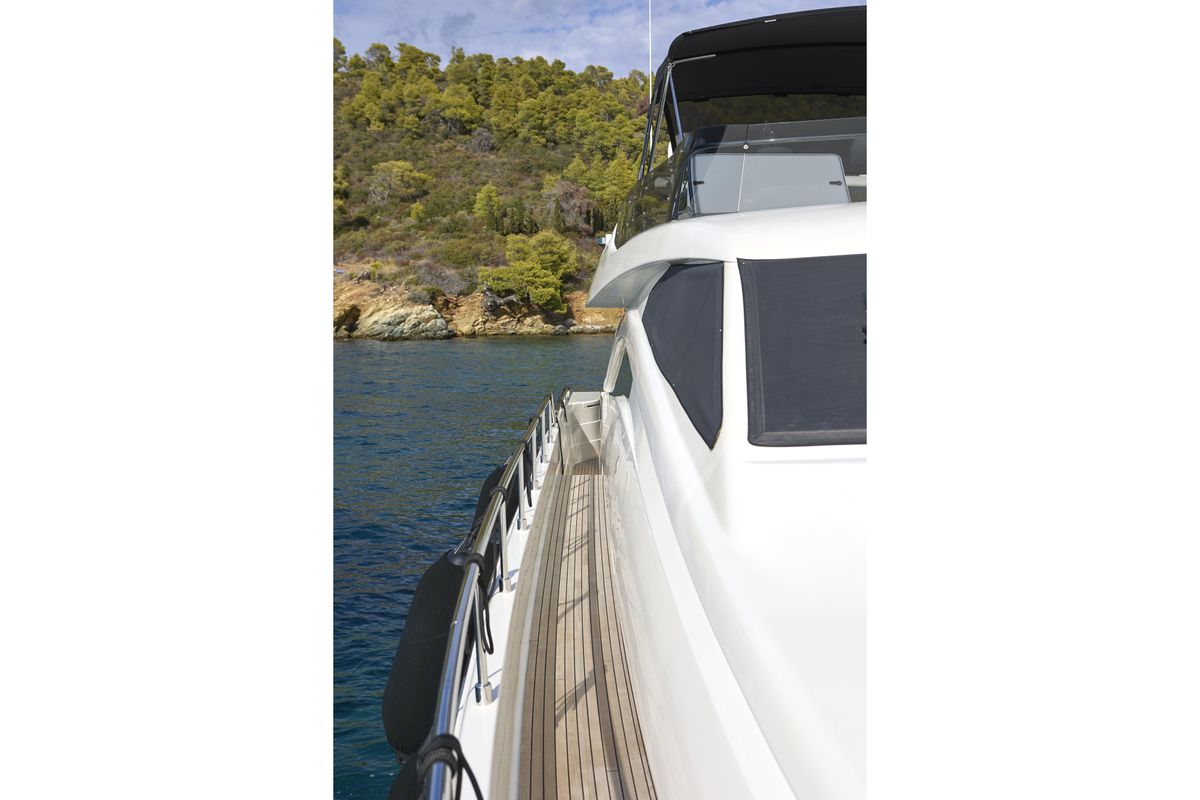 2004 Ferretti Yachts 67 