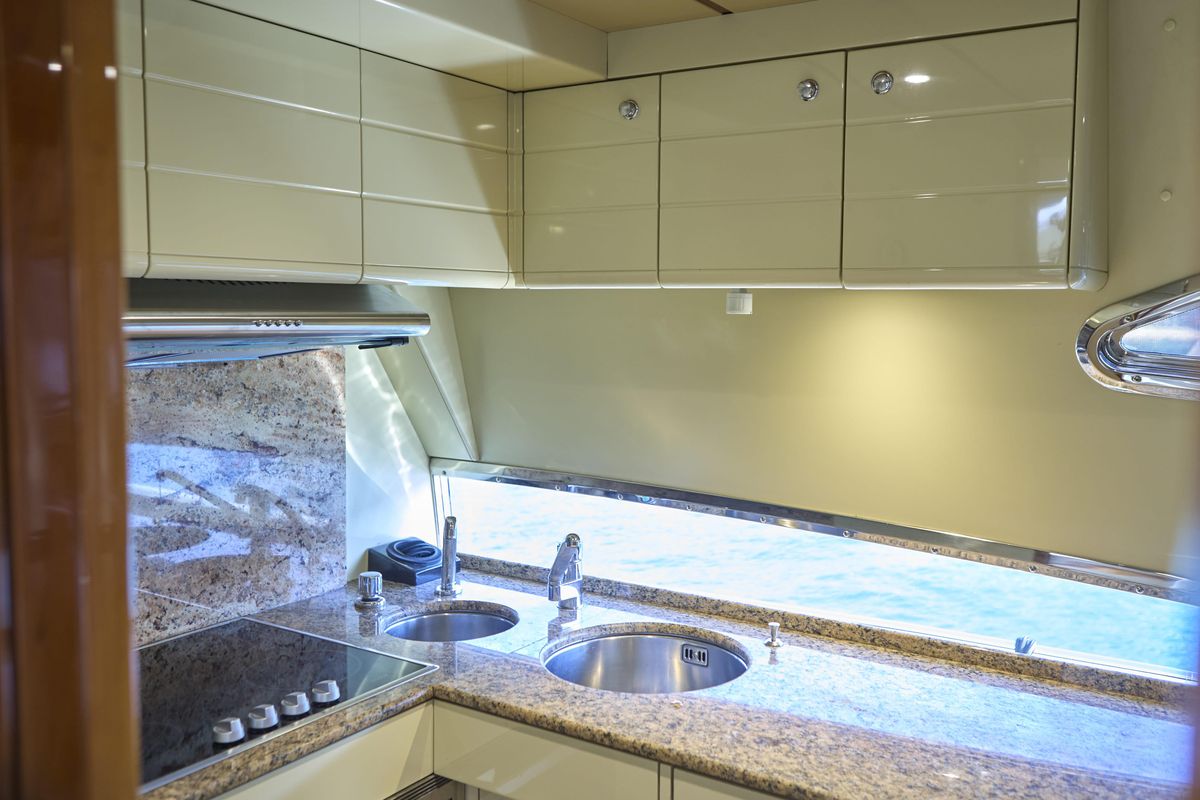 2004 Ferretti Yachts 67 