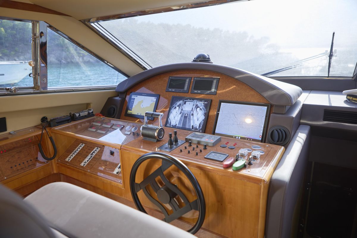 2004 Ferretti Yachts 67 