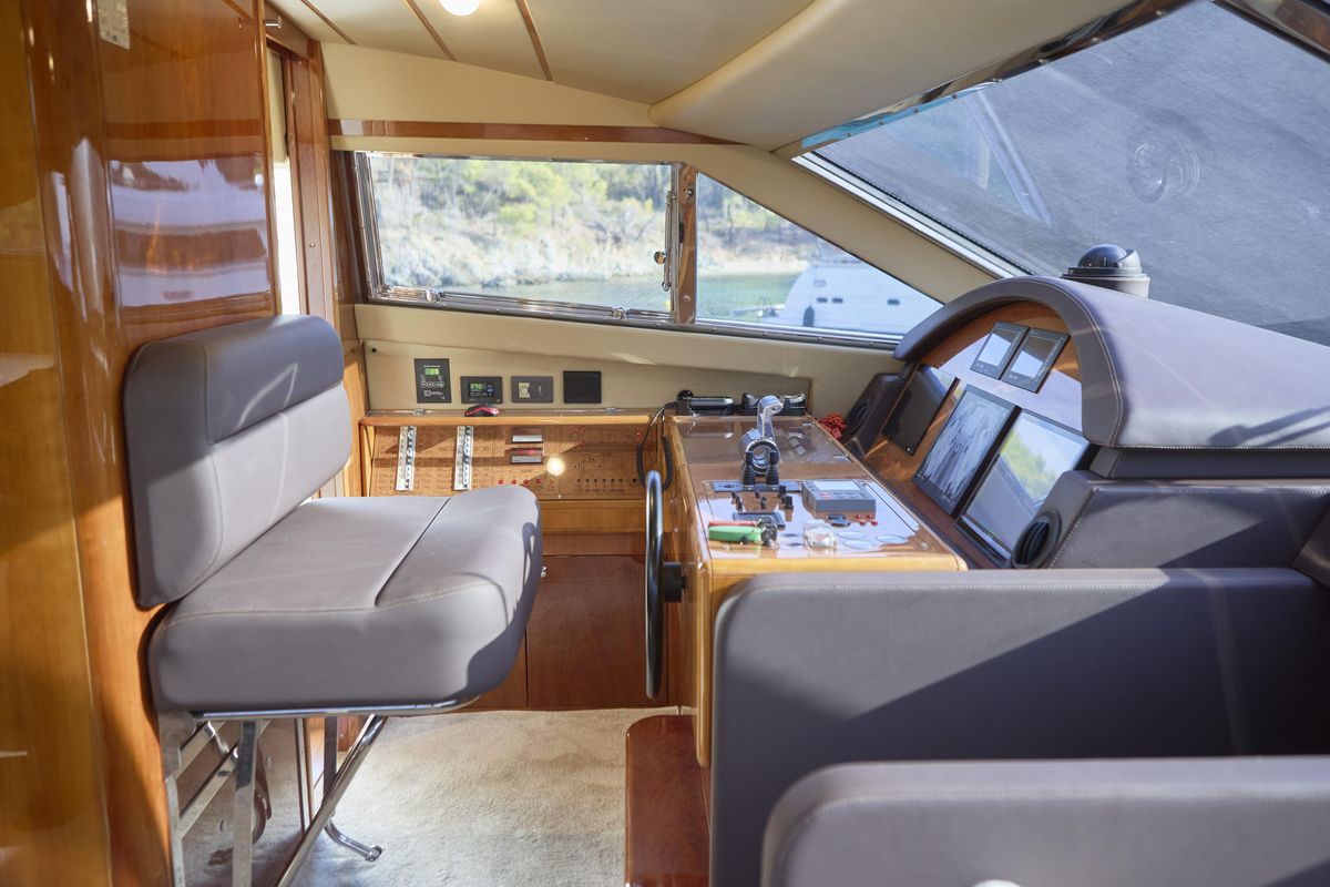 2004 Ferretti Yachts 67 