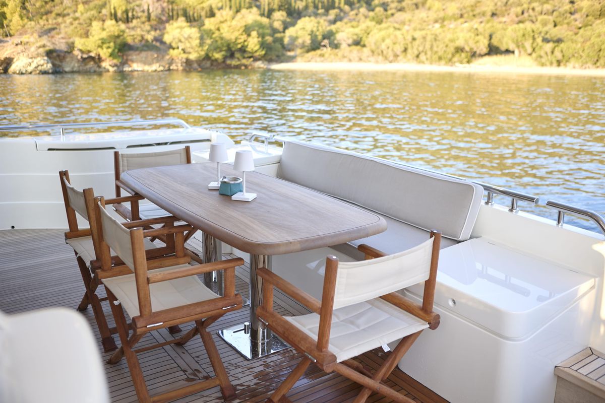 2004 Ferretti Yachts 67 