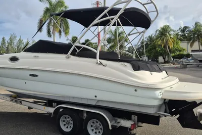 Sea Ray 240 Sundeck