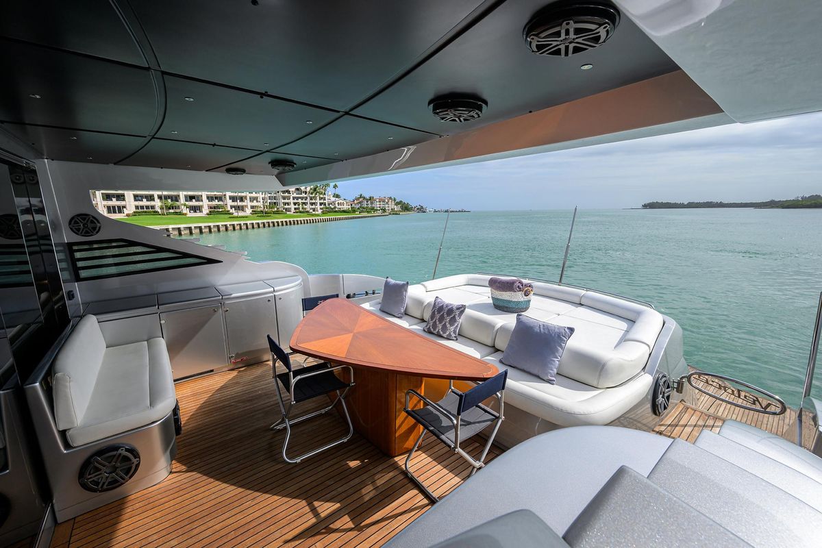 2009 Pershing 90 