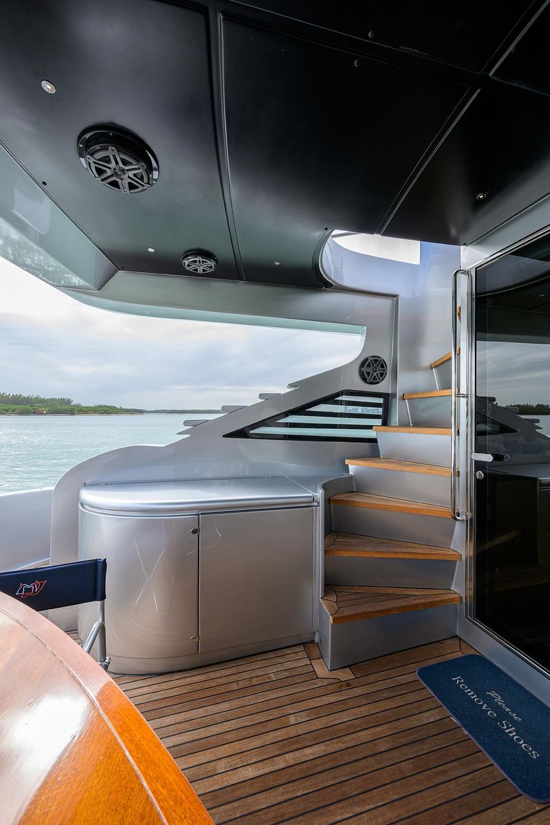 2009 Pershing 90 
