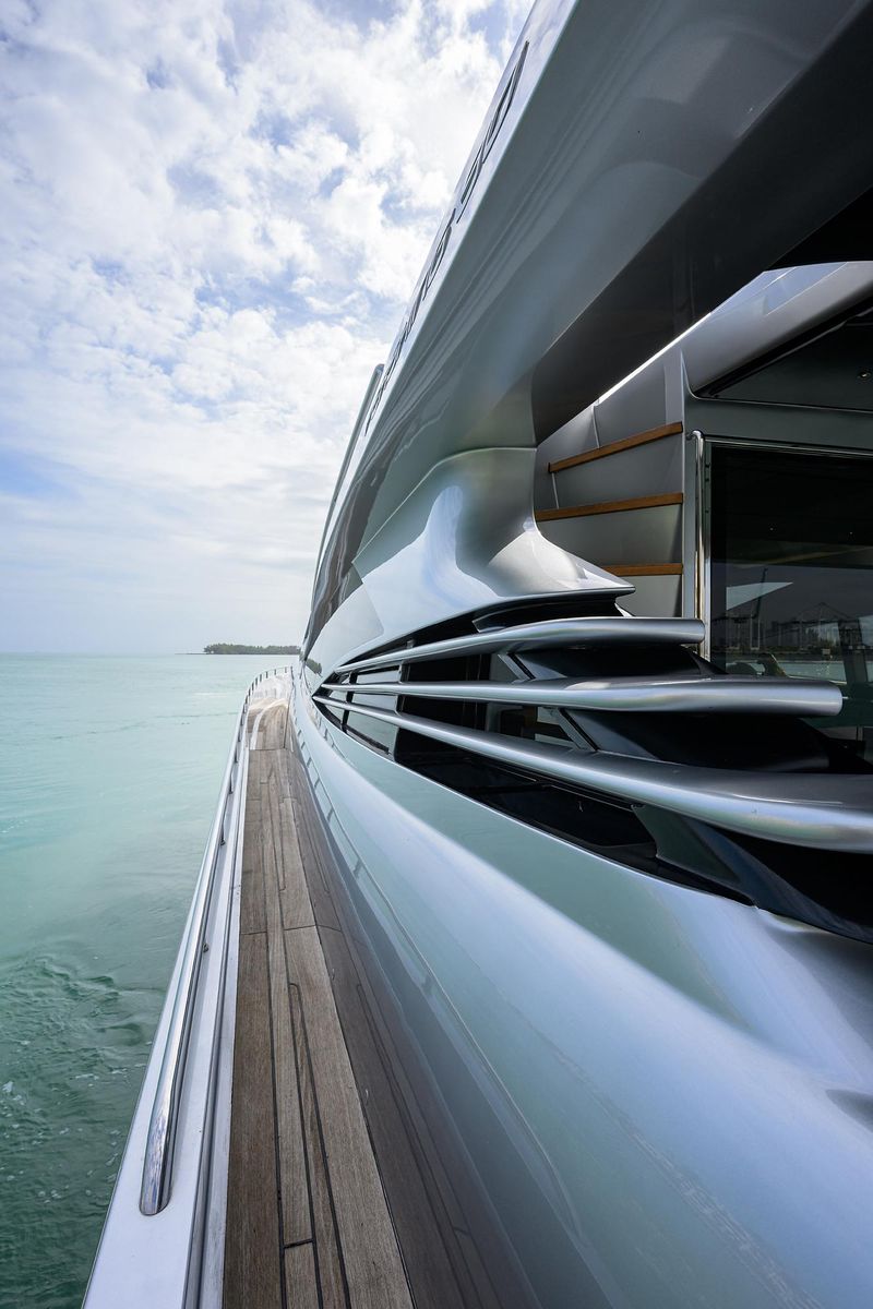 2009 Pershing 90 