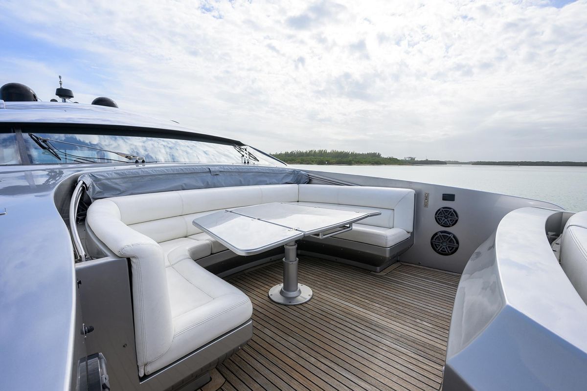 2009 Pershing 90 