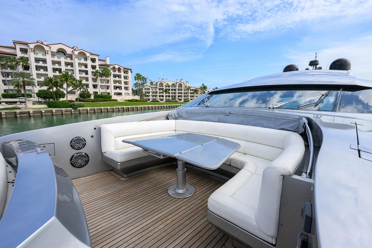 2009 Pershing 90 