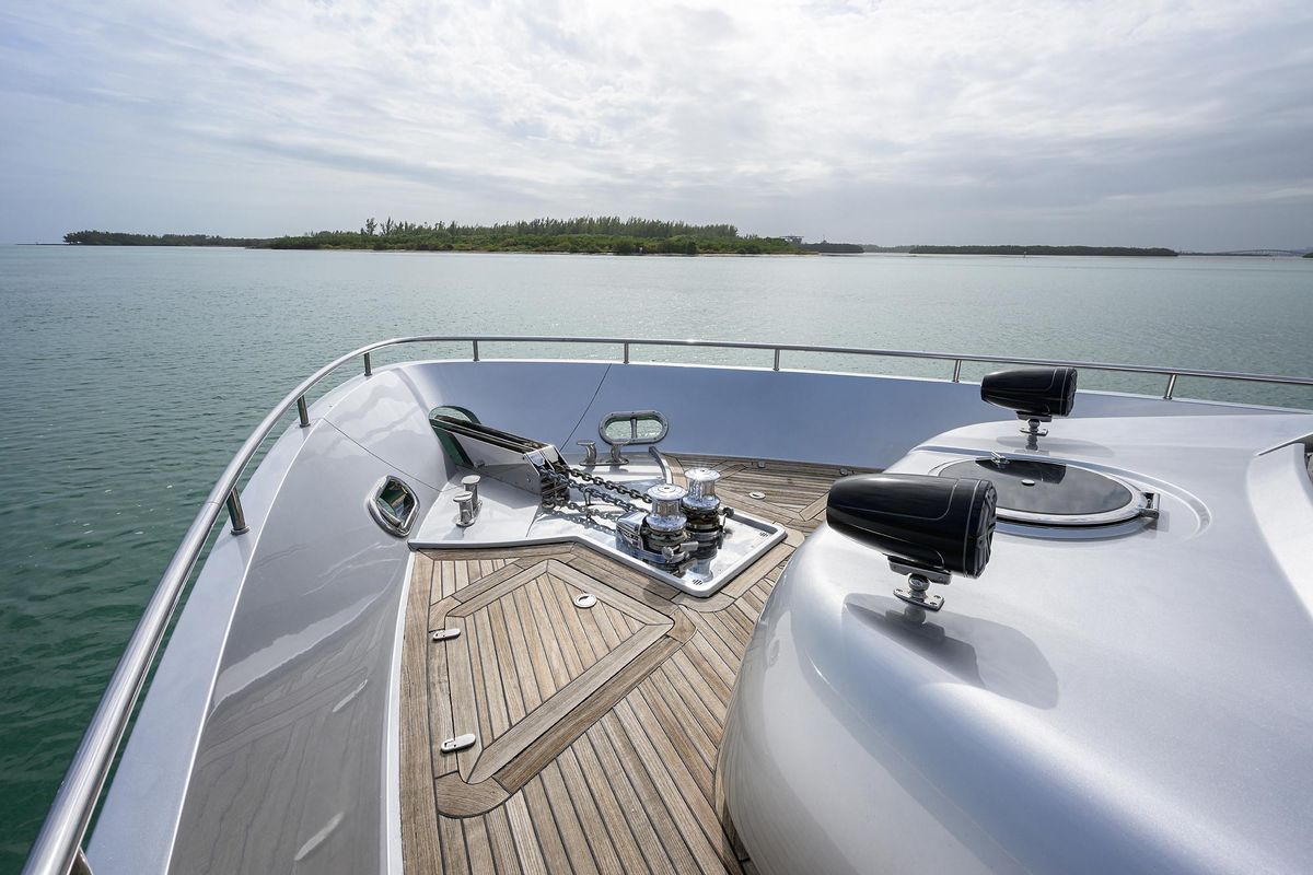 2009 Pershing 90 