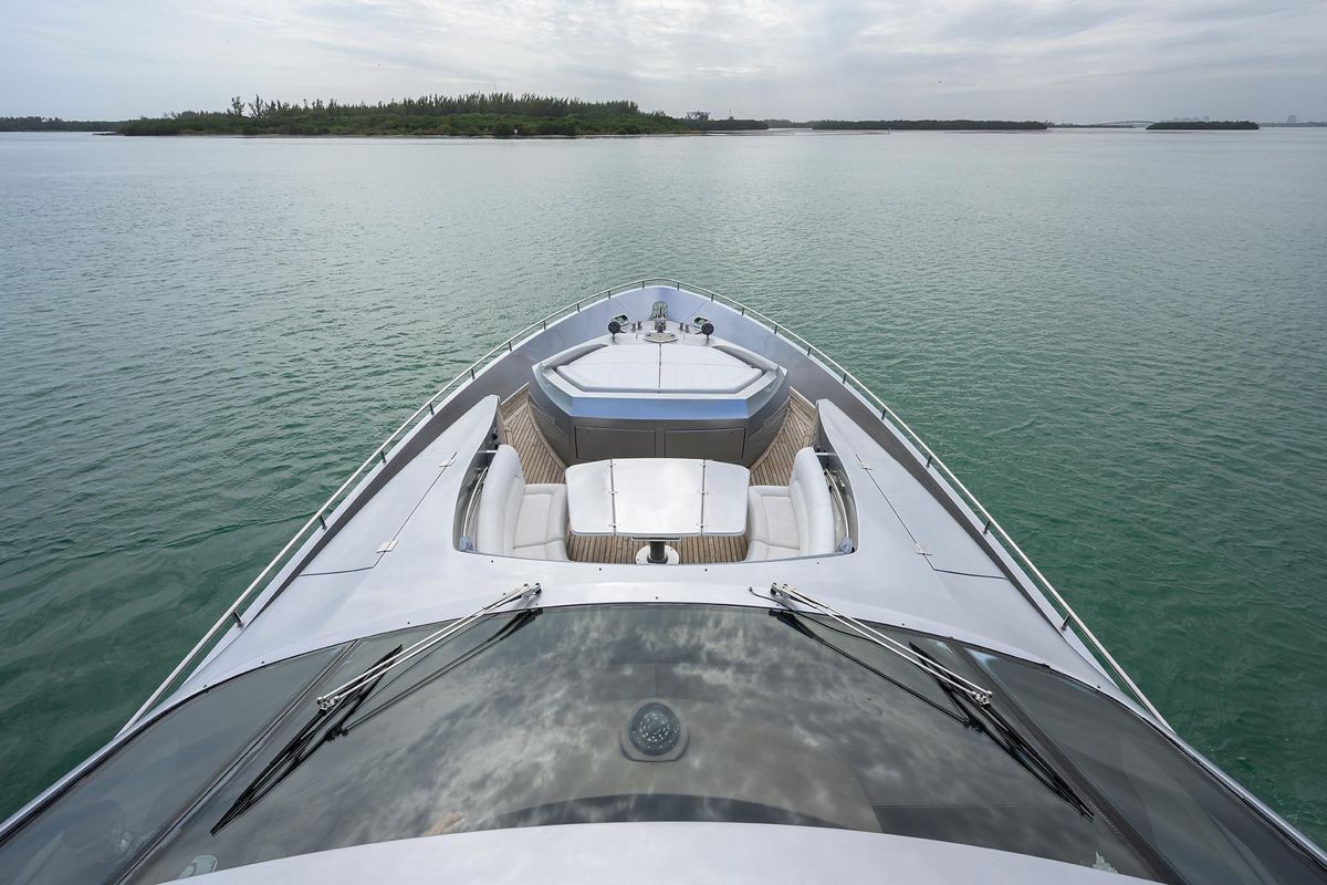 2009 Pershing 90 