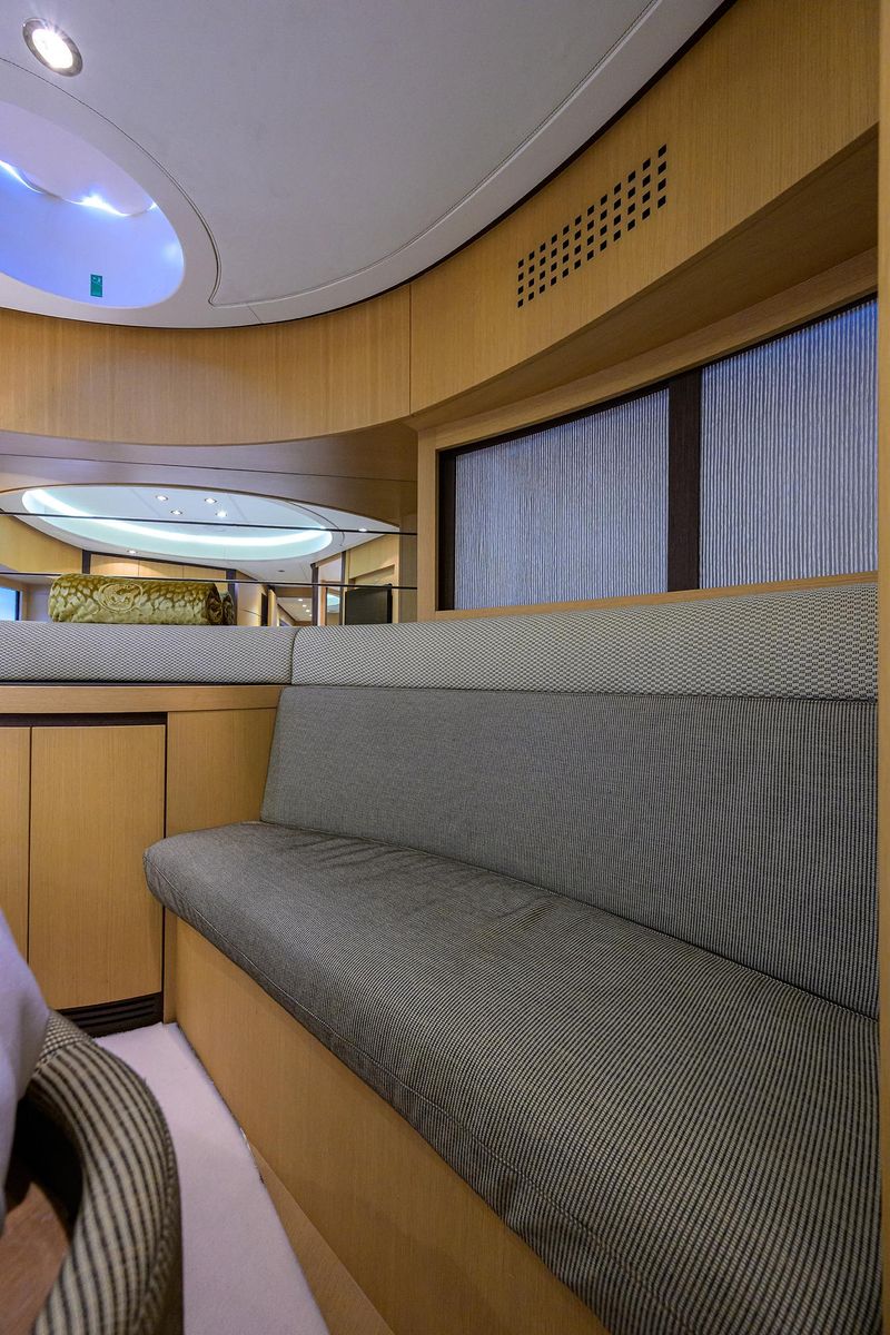 2009 Pershing 90 