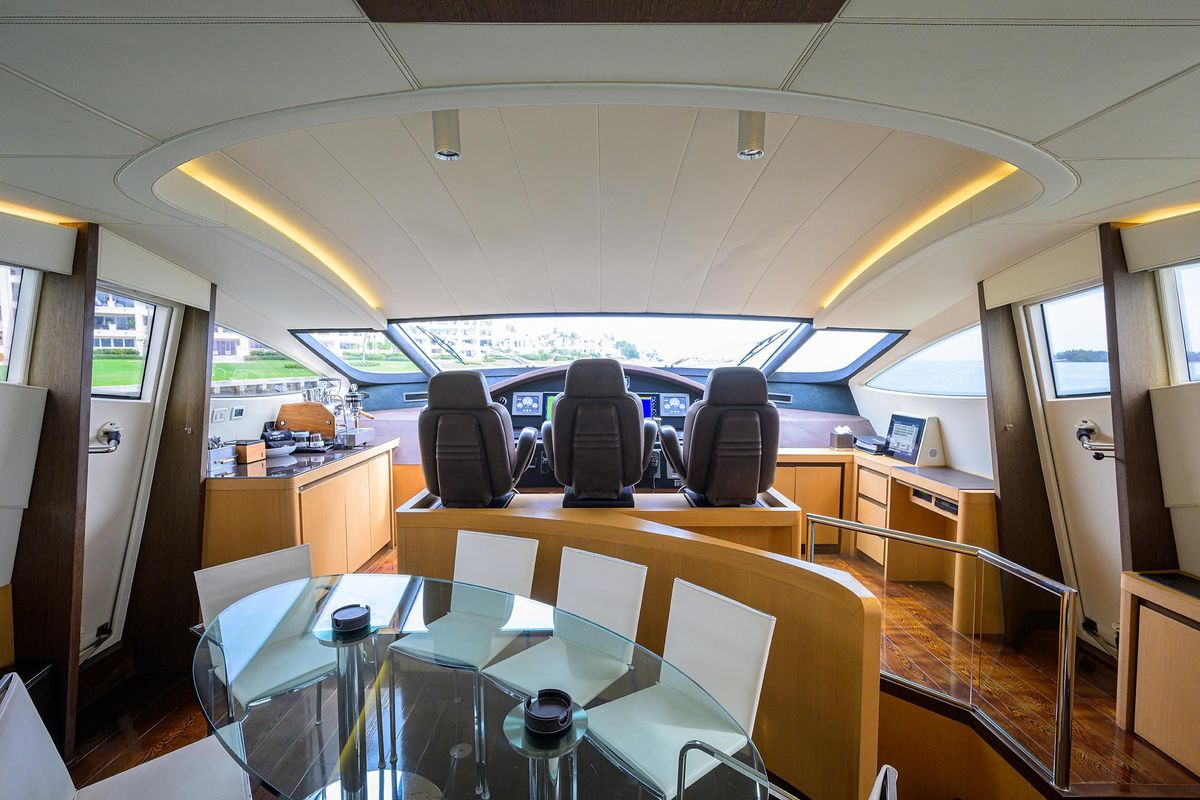 2009 Pershing 90 