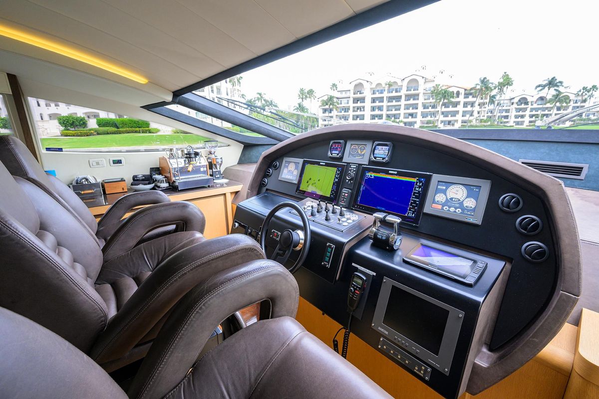 2009 Pershing 90 