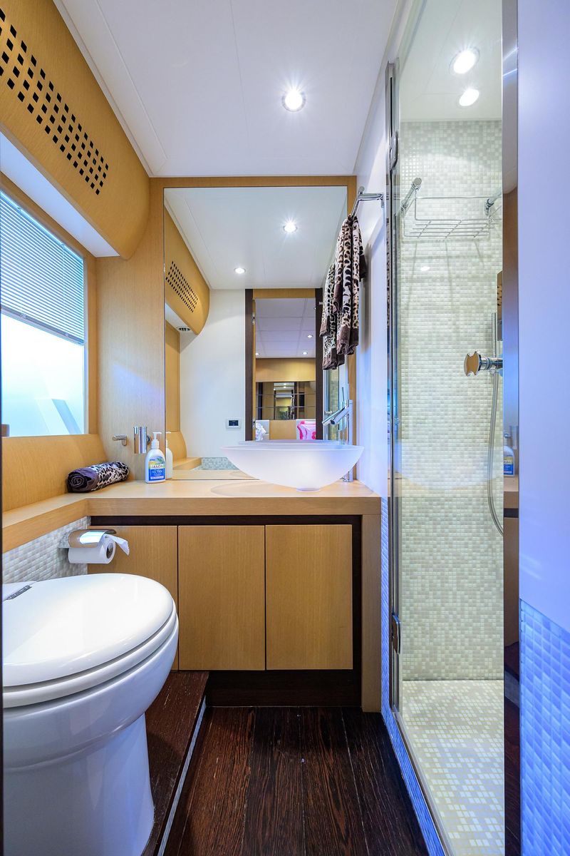 2009 Pershing 90 