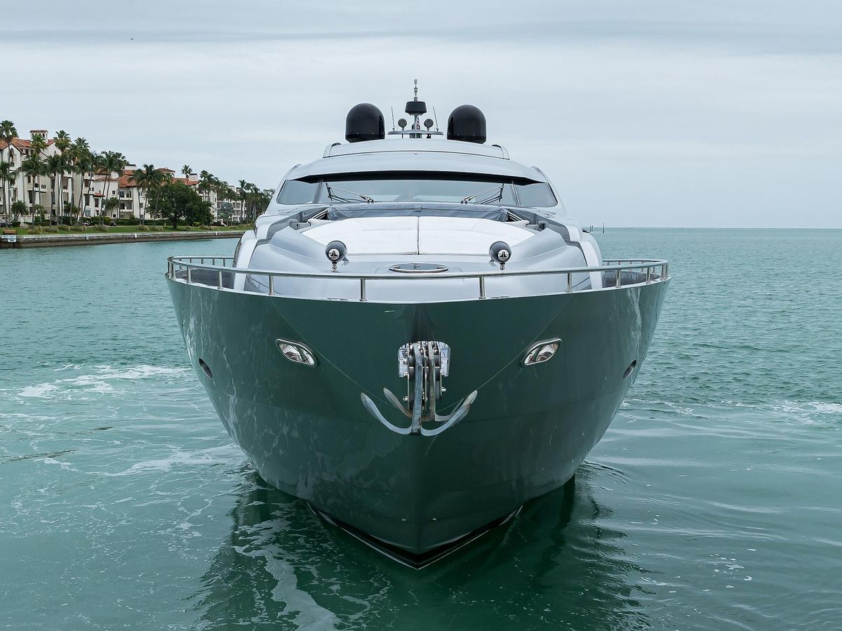 2009 Pershing 90 