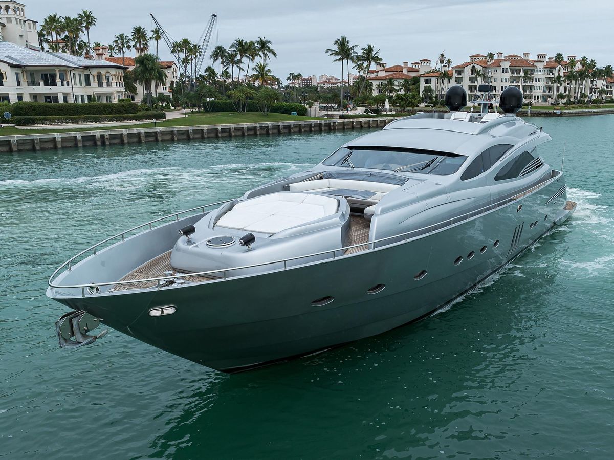 2009 Pershing 90 