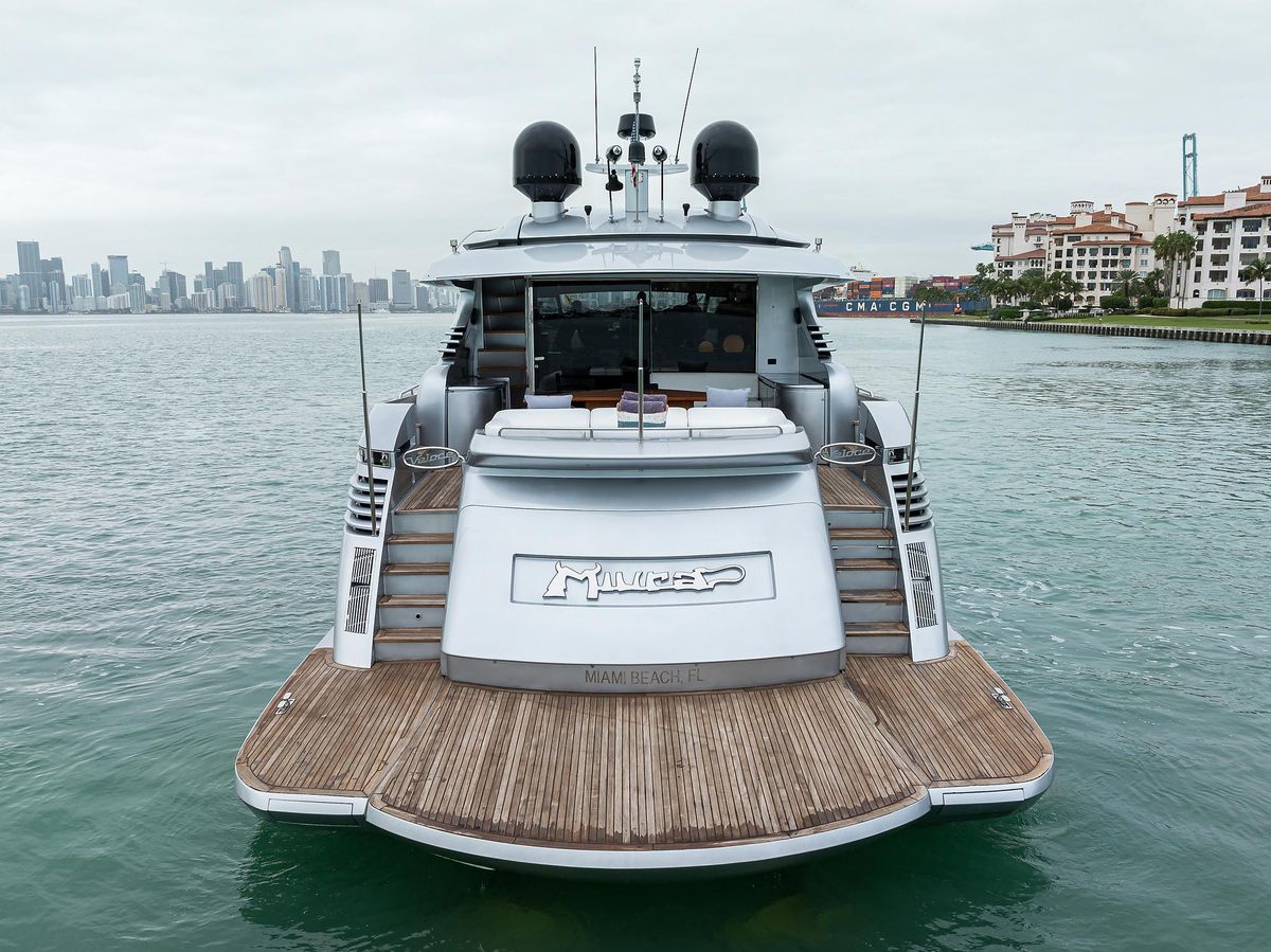 2009 Pershing 90 