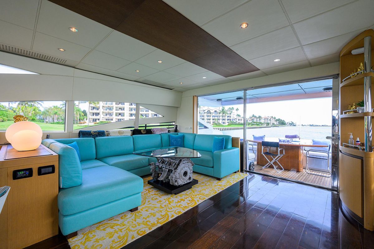 2009 Pershing 90 