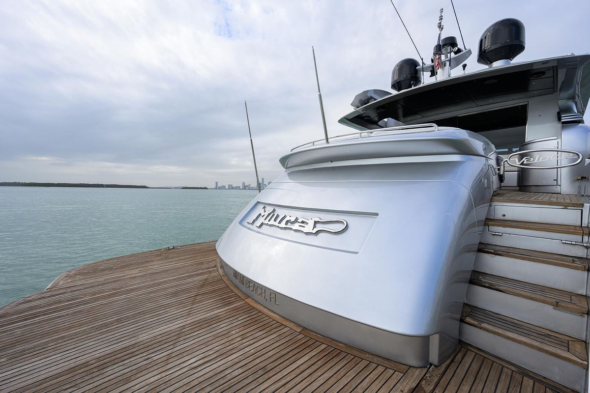 2009 Pershing 90 