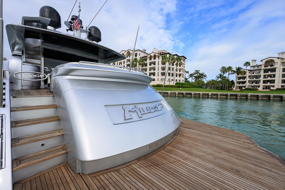 2009 Pershing 90 