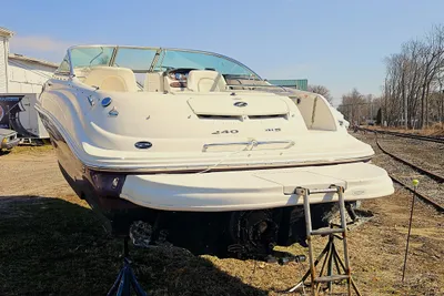Sea Ray 240 Sundeck