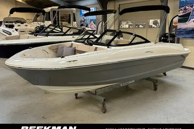 2025 Bayliner VR4 Bowrider OB