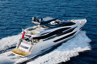 2021 Sunseeker 88 Yacht