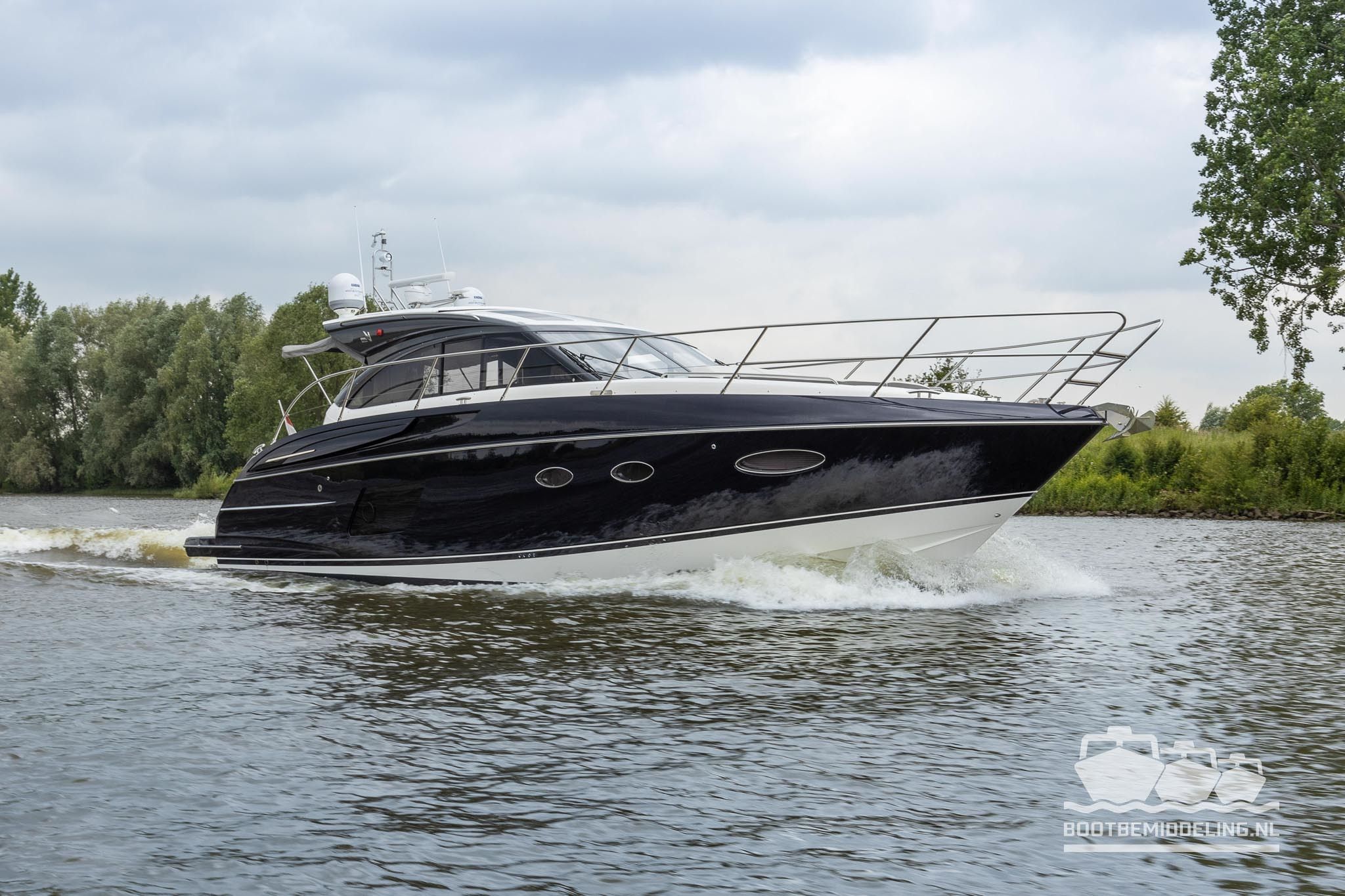 2016 Princess V48