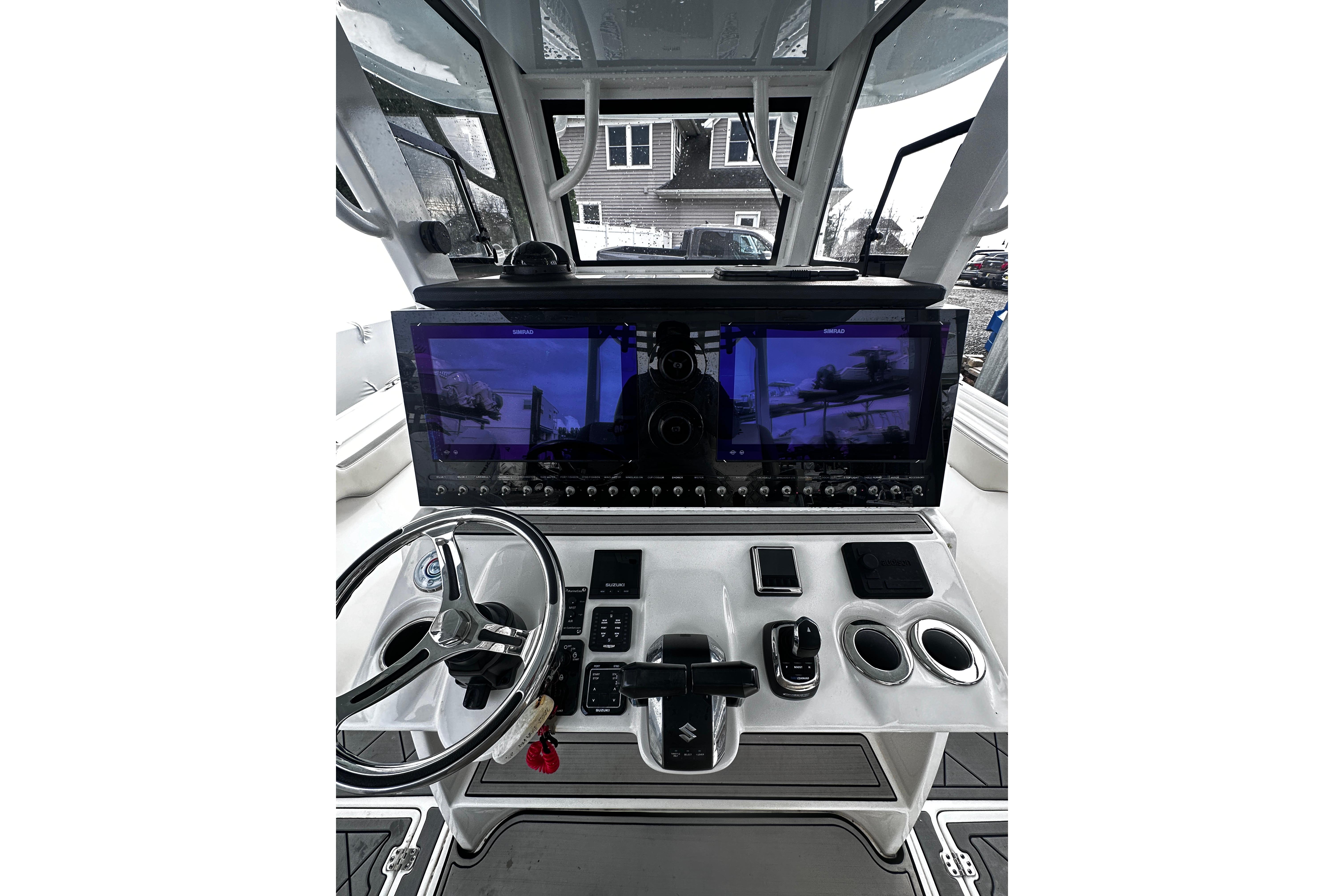 Sea Pro 320 DLX Offshore