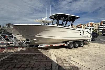 Robalo R302 Center Console