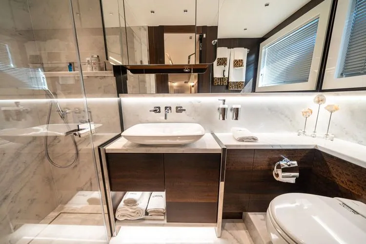 Lorena Yacht Photos Pics 2022 Sunseeker Predator 65 - Image 40