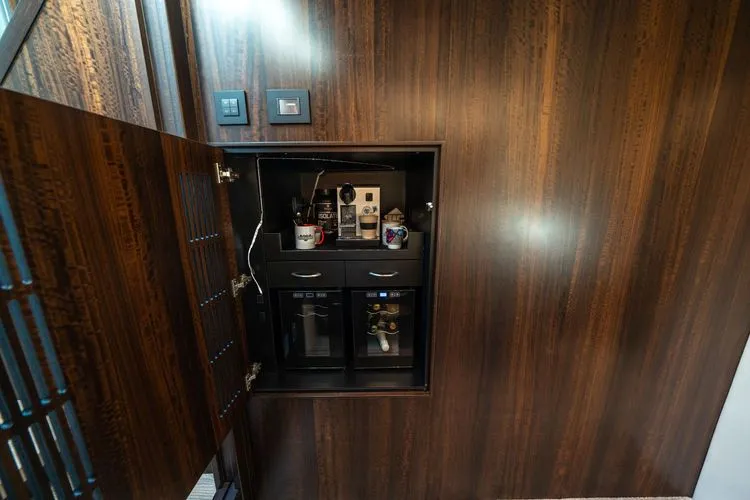 Lorena Yacht Photos Pics 2022 Sunseeker Predator 65 - Image 54