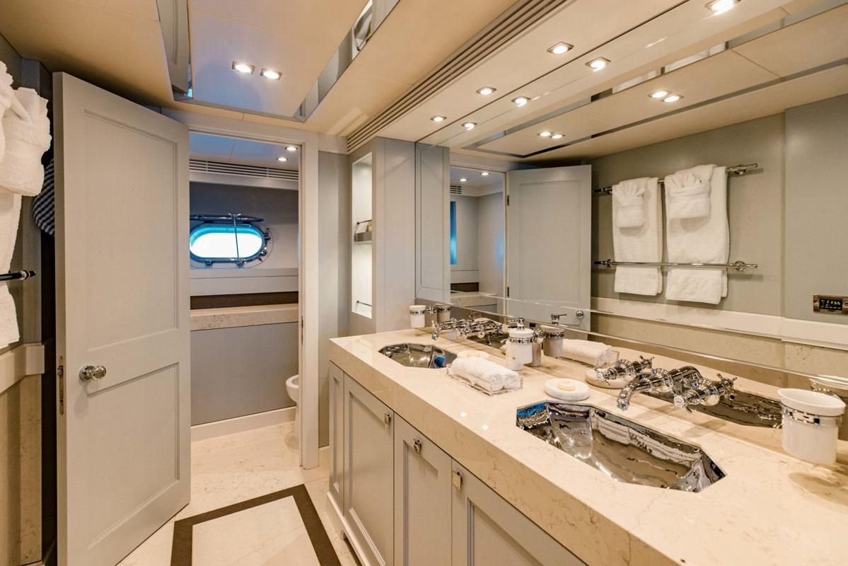 2012 Sunseeker 131 