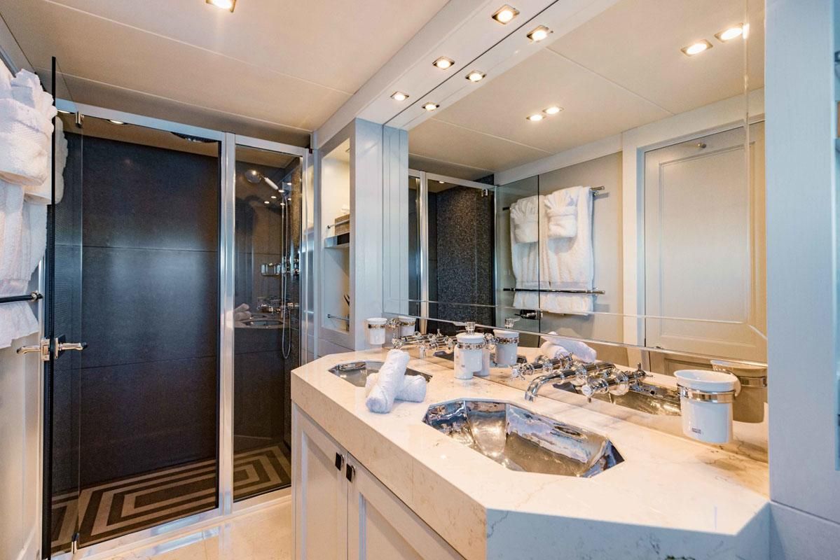 2012 Sunseeker 131 