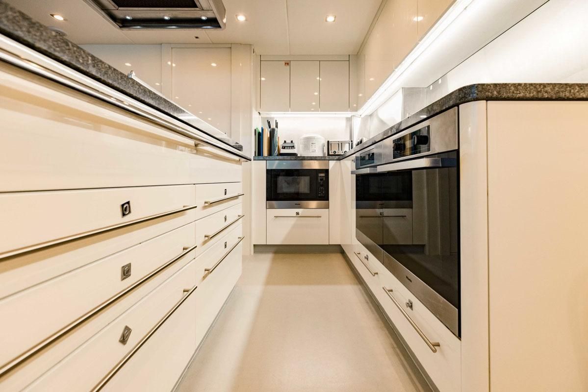 2012 Sunseeker 131 