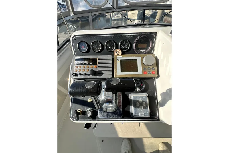 Alyce's Palace II Yacht Photos Pics Control panel of a 1995 Carver 440 Aft Cabin Motor Yacht with navigation instruments.