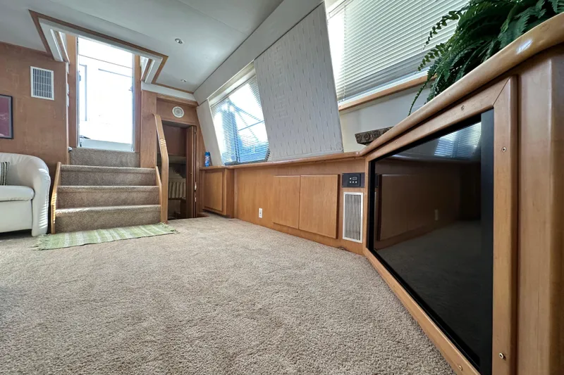 Alyce's Palace II Yacht Photos Pics Interior of 1995 Carver 440 Aft Cabin Motor Yacht with carpeted stairs and modern decor.